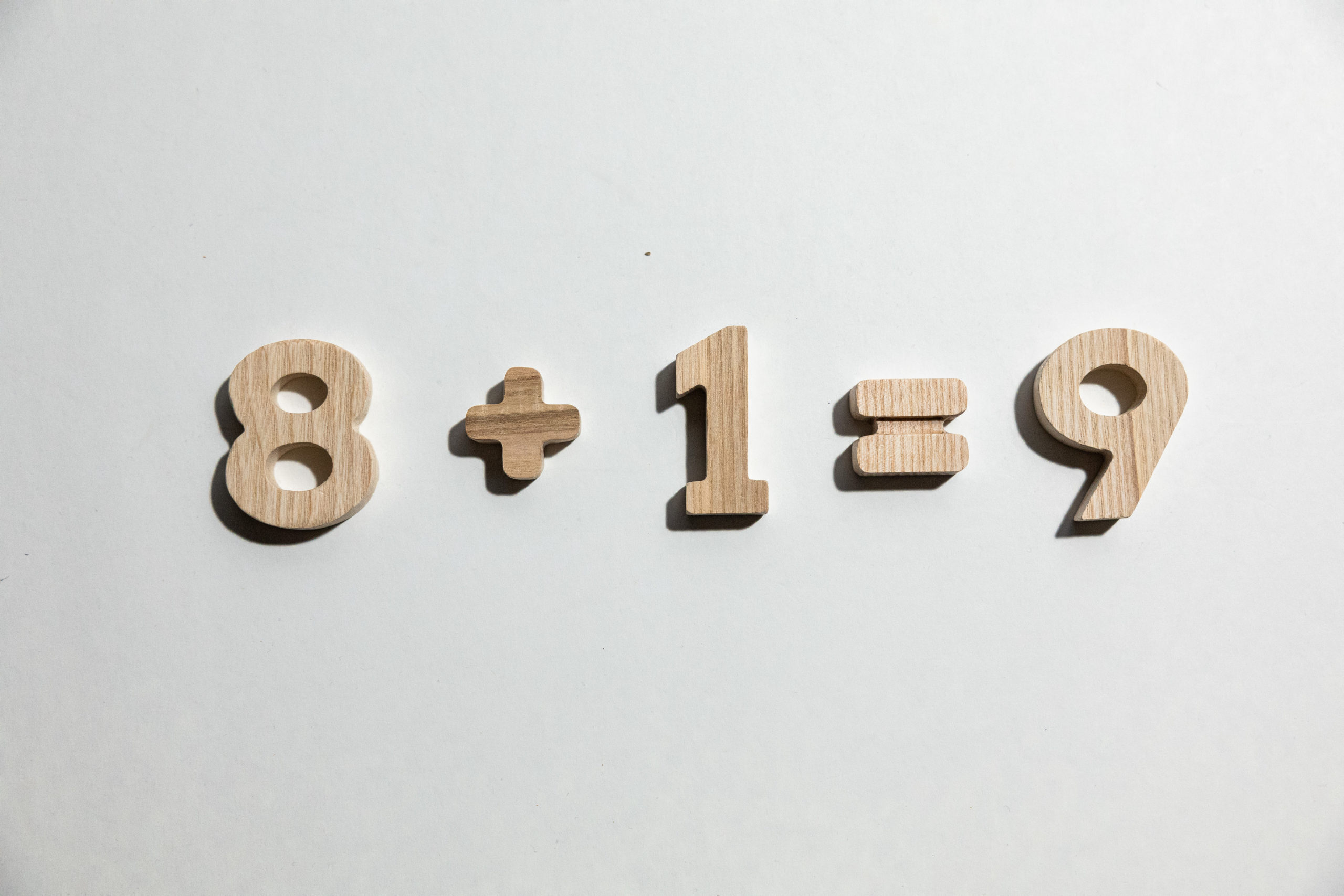 SMALL WOODEN NUMBERS